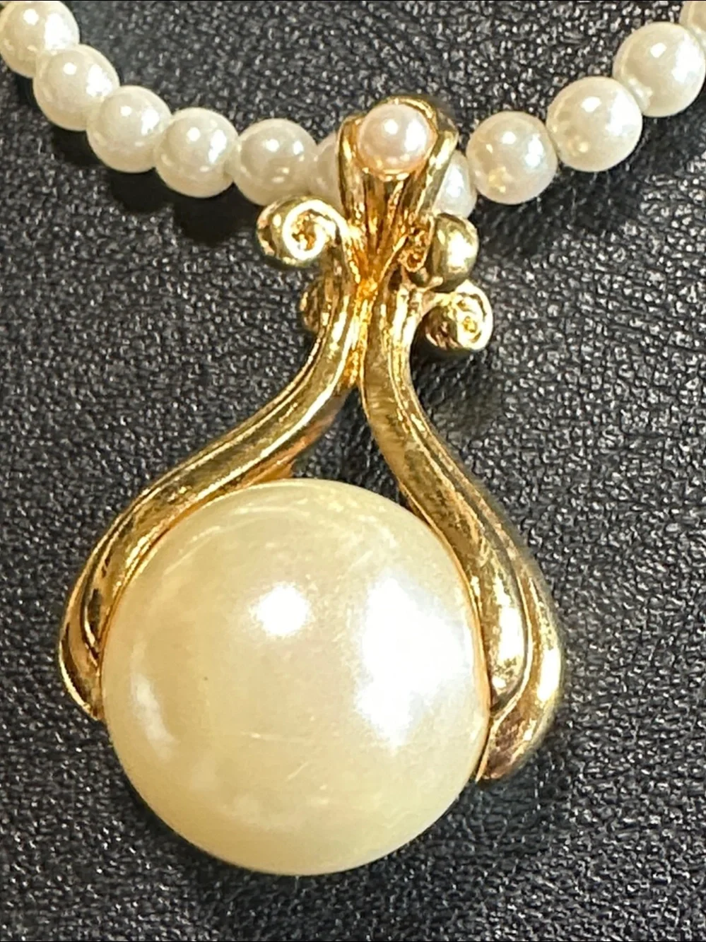 NR Avon Faux Pearl Drop Pendant Vintage Necklace